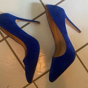 These are electric blue heels. Make a statement during fall or winter.
